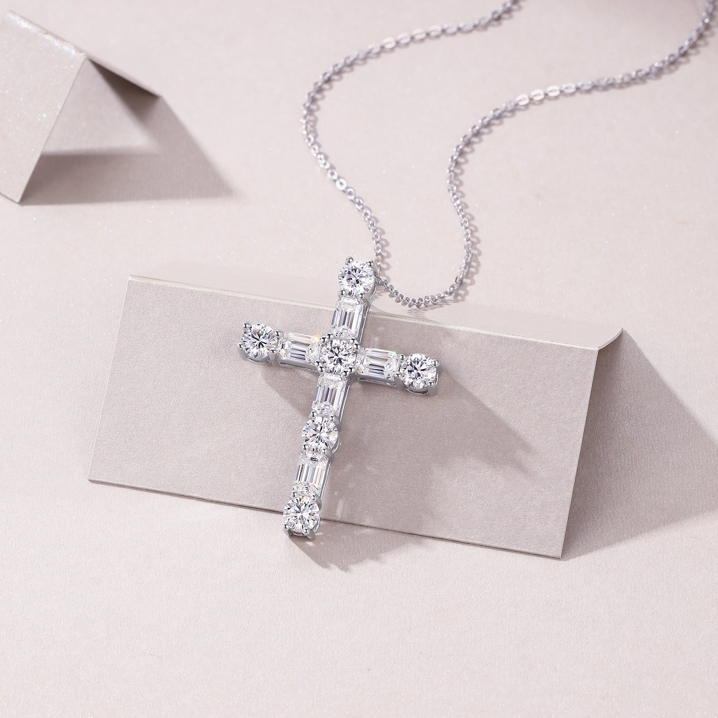 The Light Of Faith - A Fashionable And Trendy Necklace Pendant Set With Top-quality Moissanite S925 And Silver Plated With Platinum Can Be Tested With A Diamond Pen